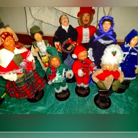 Christmas Caroler by Pickwick - Picture 3 of 3